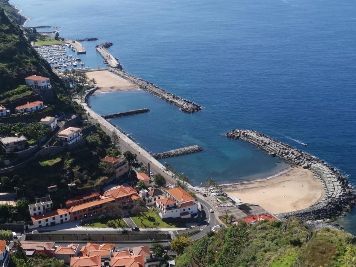Charming In Calheta Beach - Esmeralda Calheta (Madeira)